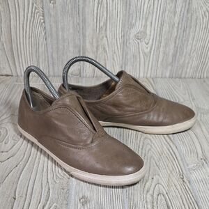 Frye Mindy Slip On Sneaker In Taupe Grey Leather Womens Size 7.5